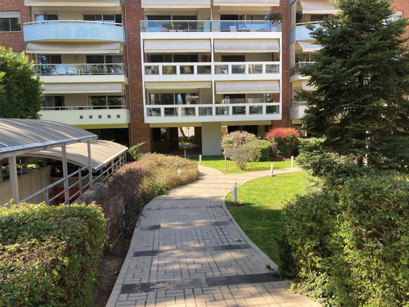 "Να υπολογίσουμε το ιδιωτικό πράσινο, όπου αυτό έχει ικανοποιητική έκταση, προσφέροντας βοήθεια για τη συντήρησή του, την αντικατάσταση δέντρων κτλ." X.K.