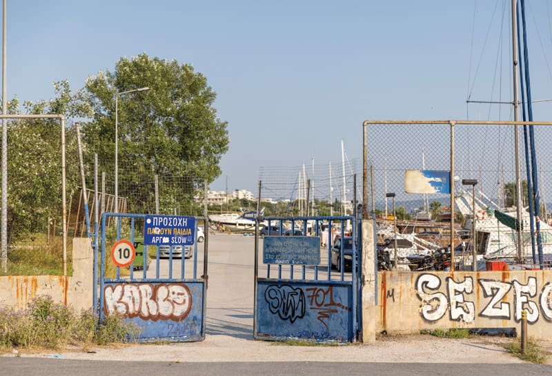 Εικ. 12 Η πλήρης εγκατάλειψη σε μια περιοχή, που μπορεί να γίνει η ακριβότερη της πόλης.