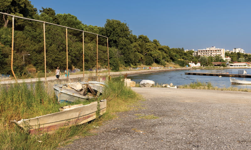 Εικ. 13. Η πλήρης εγκατάλειψη σε μια περιοχή, που μπορεί να γίνει η ακριβότερη της πόλης.