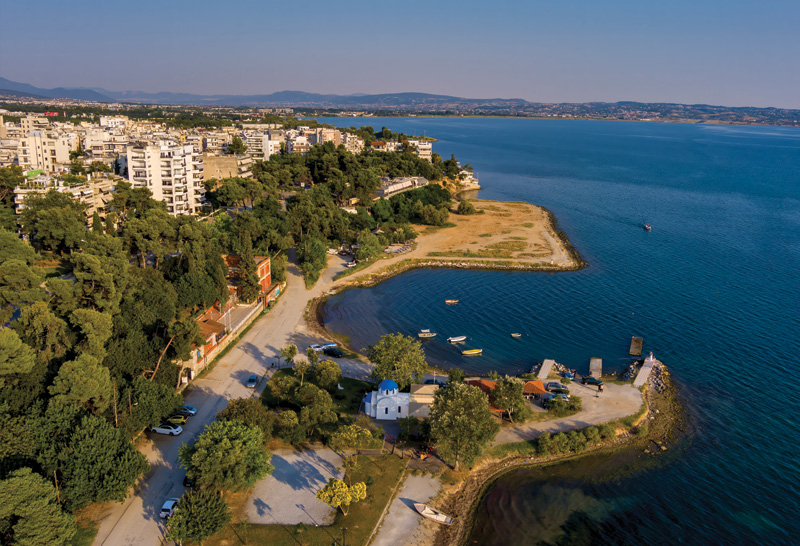 Εικ. 15 Η περιοχή μετά το εστιατόριο "Χαμόδρακας" και μέχρι το τέλος του πολεοδομικού συγκροτήματος της πόλης, αφημένη χωρίς ενδιαφέρον στην τύχη της.