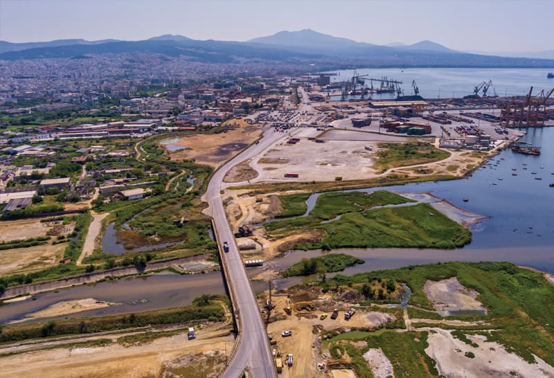 Εικ. 18 Και η άλλη εγκαταλειμμένη περιοχή του Καλοχωρίου δίπλα από το λιμάνι..