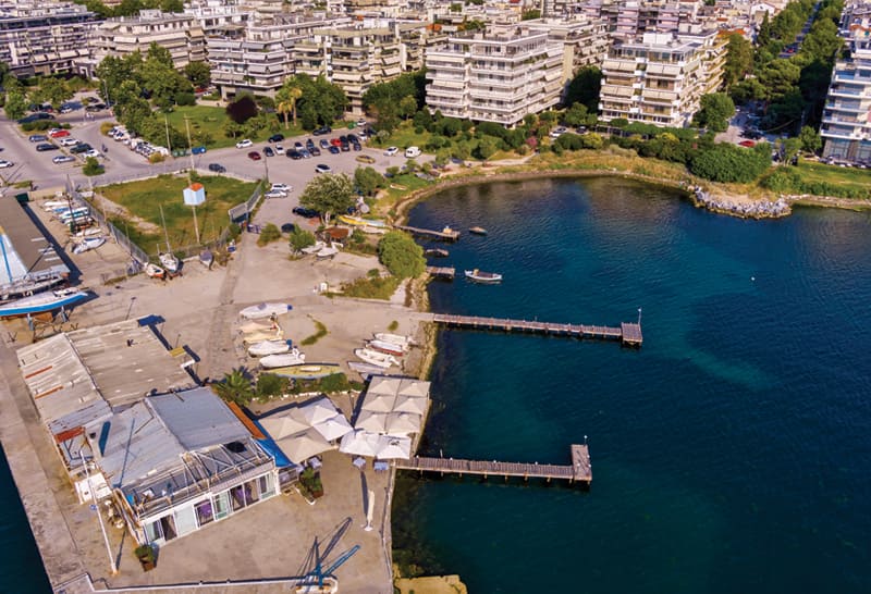 Εικ. 3 Μακροσκοπική εικόνα και διάφορα τμήματα του παραλιακού μετώπου μετά από το Μέγαρο Μουσικής, μπροστά από τα κτίρια της Express Service και μέχρι τον Ναυτικό Όμιλο