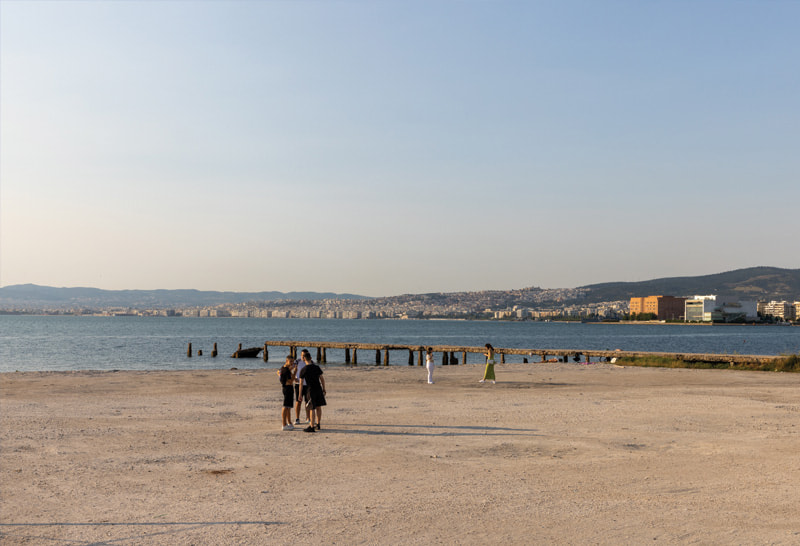 Εικ. 5 Μακροσκοπική εικόνα και διάφορα τμήματα του παραλιακού μετώπου μετά από το Μέγαρο Μουσικής, μπροστά από τα κτίρια της Express Service και μέχρι τον Ναυτικό Όμιλο