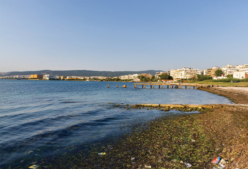 Εικ. 6 Μακροσκοπική εικόνα και διάφορα τμήματα του παραλιακού μετώπου μετά από το Μέγαρο Μουσικής, μπροστά από τα κτίρια της Express Service και μέχρι τον Ναυτικό Όμιλο