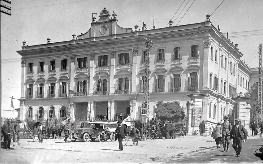 Το Διοικητήριο, κτίσμα του 1891 σε σχέδια του Vitaliano Poselli